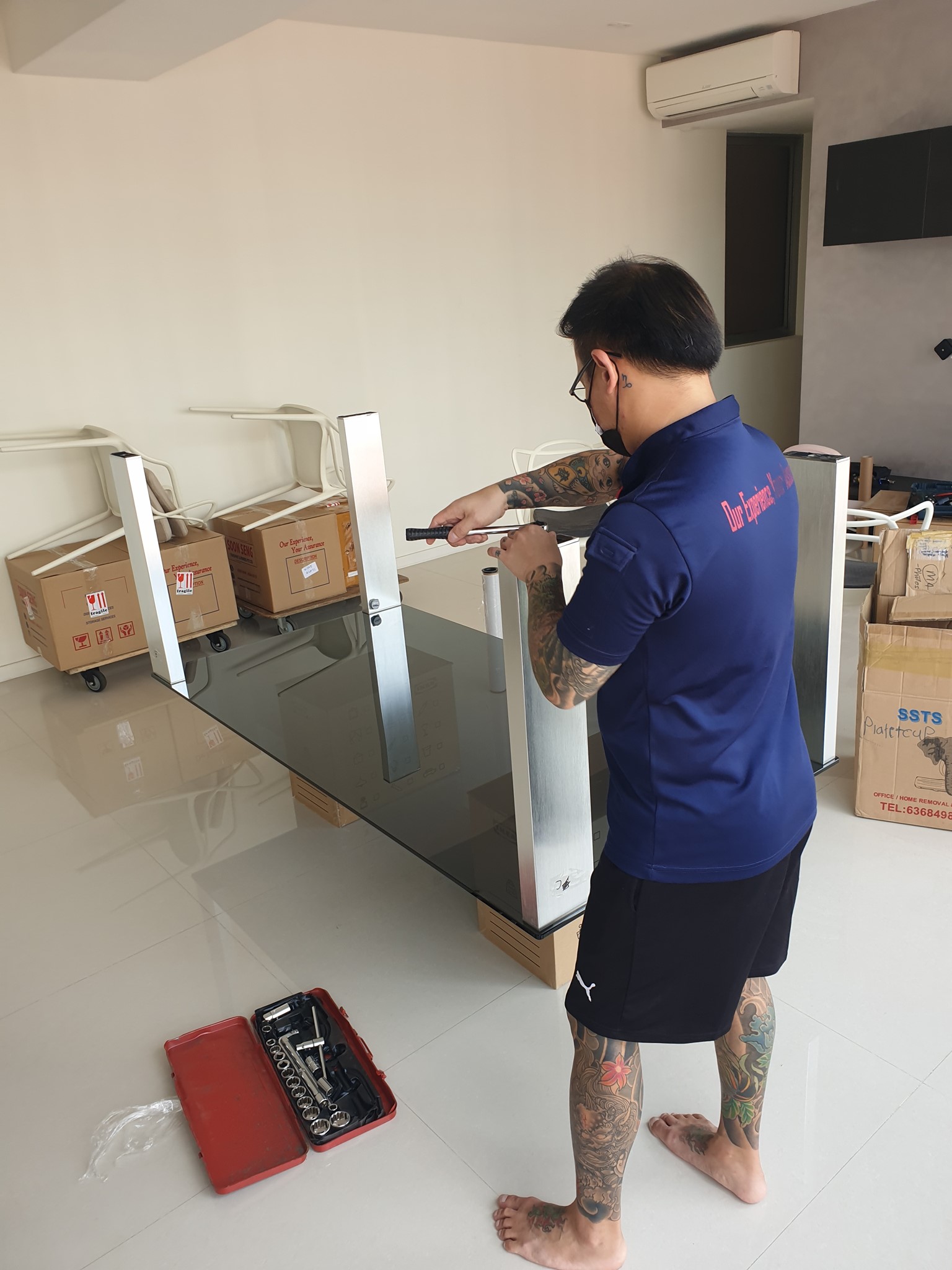 Mover Assembling Table After Home Moving