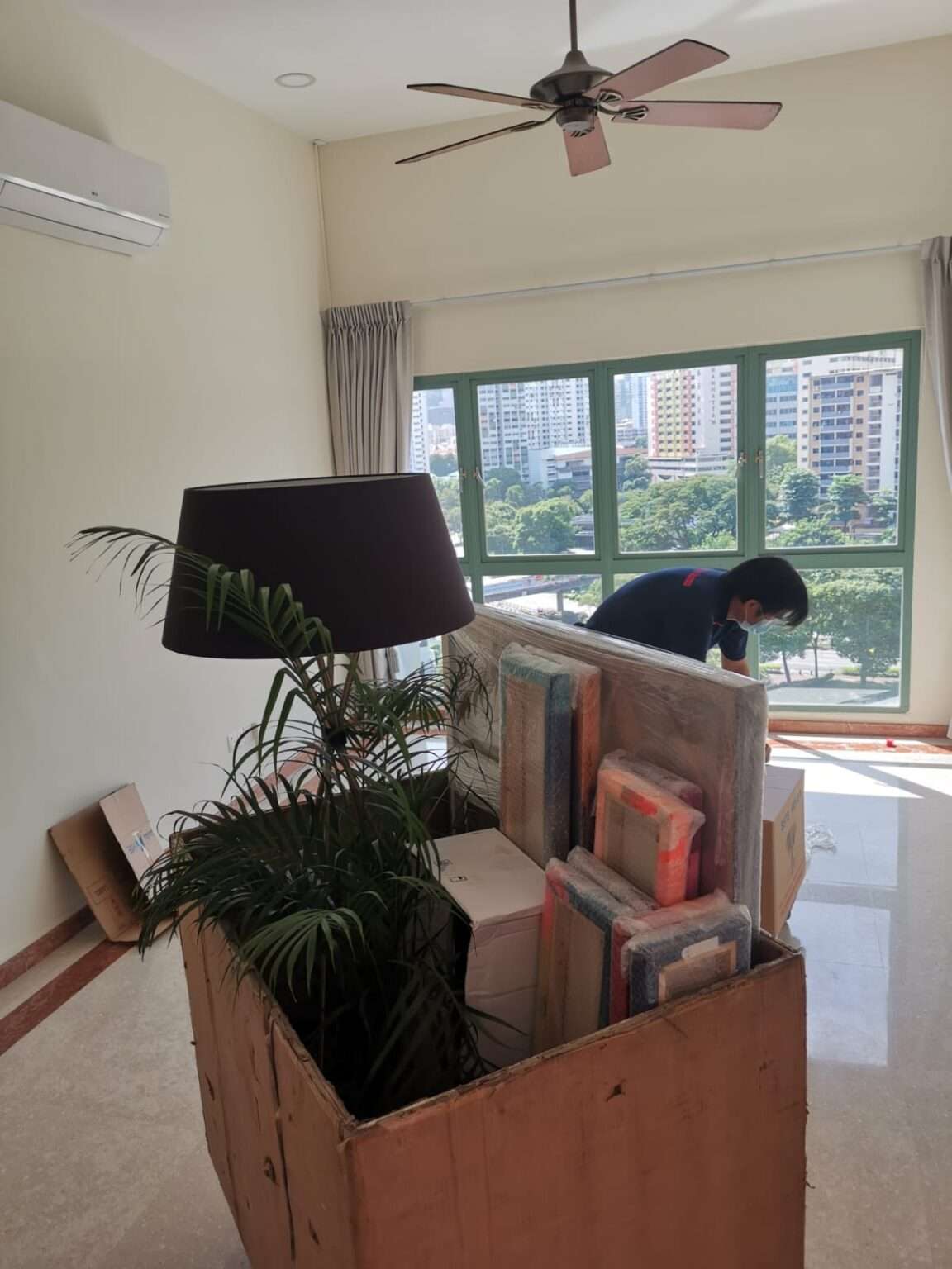 household items being packed efficiently by home mover