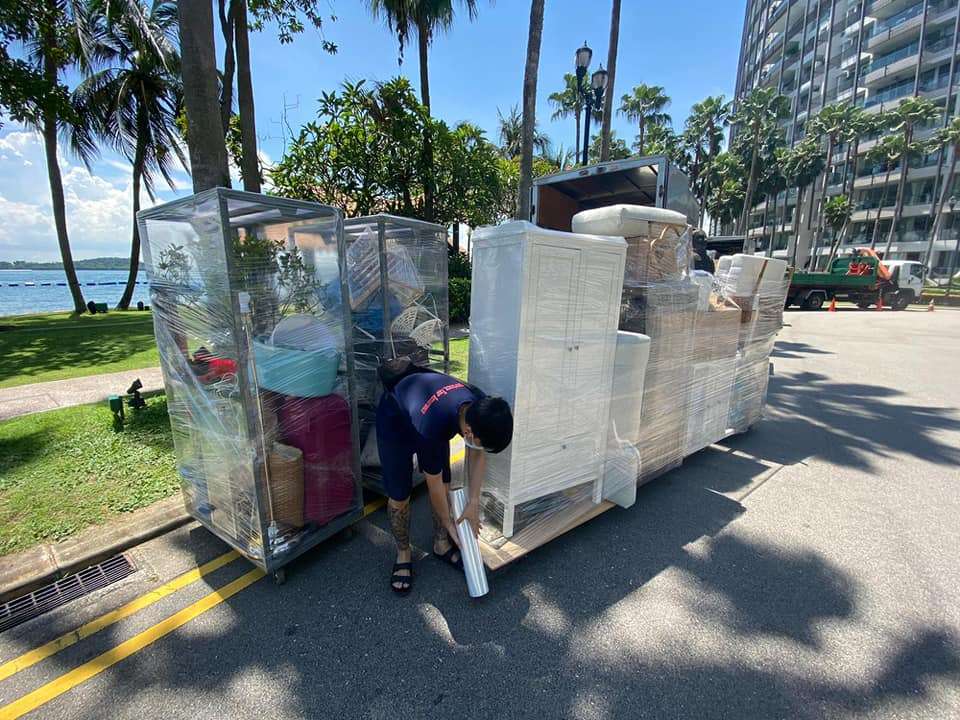 expert home mover packing before moving