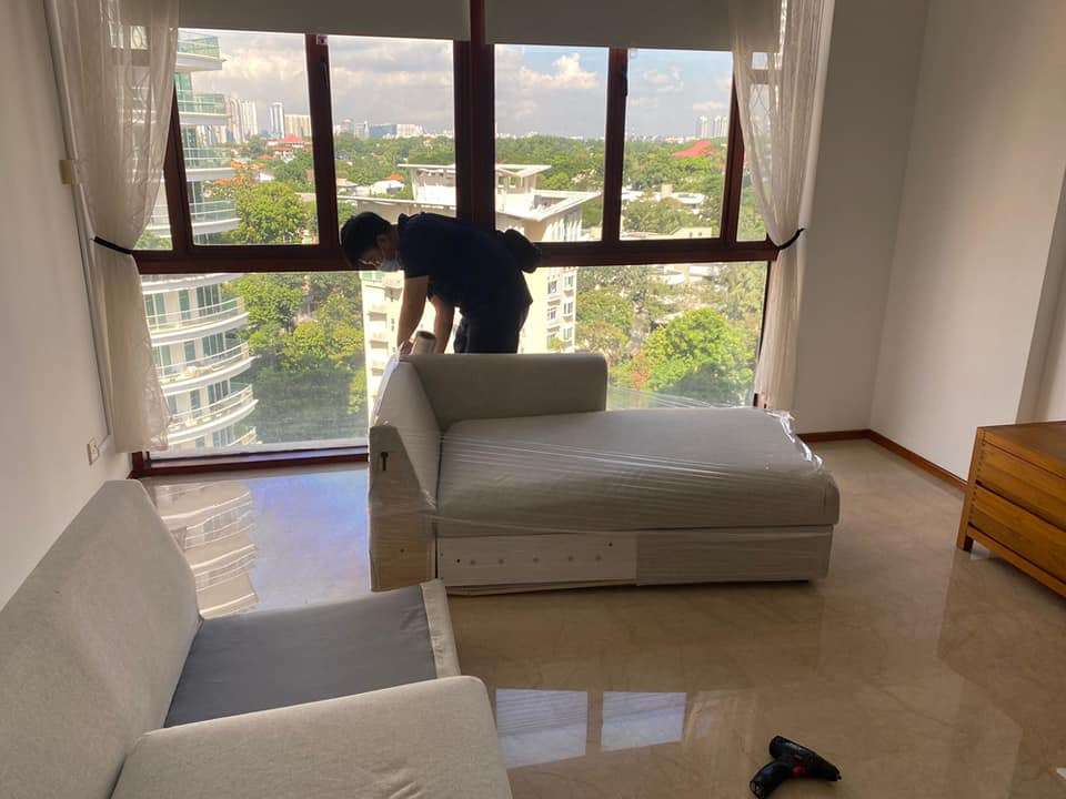 mover secure packing for sofa before moving